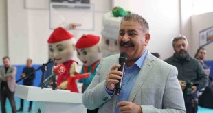 Depremzede Çocuklar Palandöken Çocuk Şenliğinde buluştu