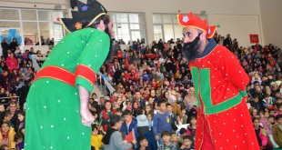 Erzurum'da çocuklar Karagöz ile Hacivat'ın gösterileriyle eğlendi