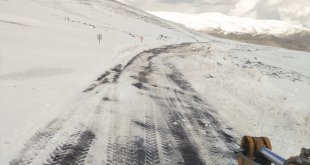 Kar nedeniyle kapanan Kağızman-Ağrı kara yolu ulaşıma açıldı