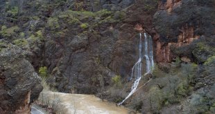 İlkbahar yağmurlarıyla Munzur Vadisi Milli Parkı'nda şelaleler akmaya başladı