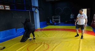 Depremzede Ayşegül, Avrupa ve Dünya şampiyonasına hazırlanıyor