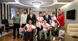 Ağrı İbrahim Çeçen Üniversitesi, Okul Sporları Bedensel Engelliler Türkiye Şampiyonası'nda 15 madalya kazandı