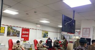 Özel harekat polisleri kan bağışında bulundu