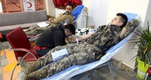 Ardahan'da özel harekat polisleri kan bağışında bulundu