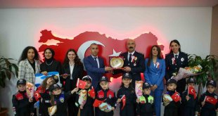 Minikler öğrencilerden emniyete ziyaret