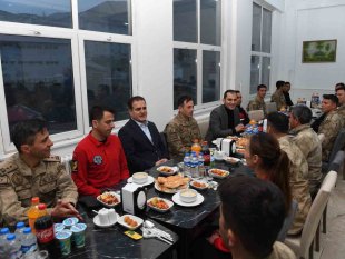 Vali Akbıyık, jandarma personeli ile iftar açtı