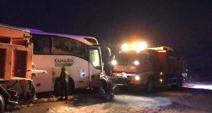 Erzincan'da zincirleme trafik kazasında 8 kişi yaralandı