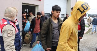 Ağrı'da 138 düzensiz göçmen ülkelerine gönderildi