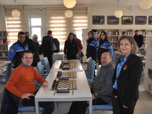 Kars'ta Satranç Turnuvası yoğun ilgi gördü