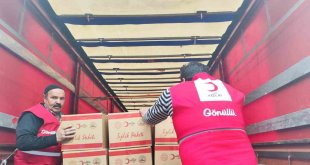 "Bir sınıf bir koli" projesinin meyveleri Kahramanmaraş'a doğru yola çıktı