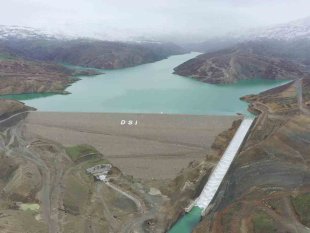 Tam doluluğa ulaşıp su tahliyesine başlanan Kanatlı Barajı, can suyu olacak