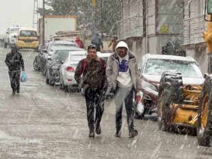 Kars Nisan'da kışı yaşıyor