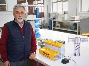 Yaşadıkları depremlerin ardından vatandaşları uyaran cihaz geliştirdiler