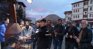 Erzurum'un tescilli lezzeti 'cağ kebabı' iftar sofralarının vazgeçilmezi oldu