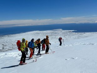 Yabancı dağcılar Nemrut Dağı'nda dağ kayağı yaptı