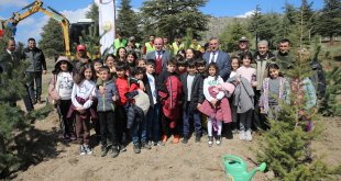 Elazığ'da "Deprem Şehitleri Hatıra Ormanı"na fidan dikildi