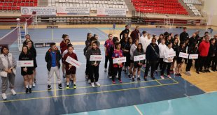 Türkiye Okul Sporları Gençler Badminton Şampiyonası Erzincan'da başladı
