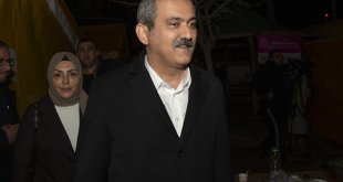 Milli Eğitim Bakanı Özer, Malatya'da çadır kentteki öğrencilerle bir araya geldi