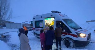 Van'da köyde kardan mahsur kalan hamile kadın hastaneye ulaştırıldı