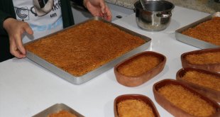 Erzincanlı kadınlar ramazanda yoğun talep gören kesme kadayıf için mesaide