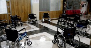 Tuşba Belediyesi 10 engelliye tekerlekli sandalye hediye etti