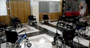 Başkan Akman'dan özel bireylere tekerlekli sandalye desteği