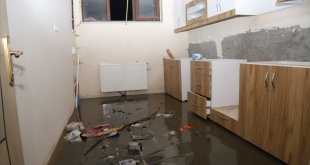 Kars'ta sağanak nedeniyle iş yerleri ve evleri su bastı