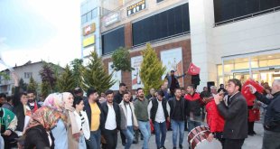 Ahlatlılar Cumhurbaşkanı Erdoğan'ın zaferini kutladı