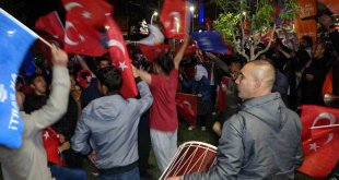 Erdoğan'ın zaferi Van'da coşkuyla kutlanıyor