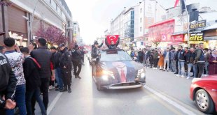 Erzurumlular Erdoğan'ın zaferini halaylarla kutladılar