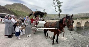 7 bin yıllık tarihi Palu ilçesi, sezonun ilk ziyaretçilerini ağırladı