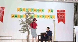 Tunceli'de özel öğrencilerden tiyatro gösterisi ve müzik dinletisi