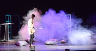 Erzurum'da lise öğrencileri, depremde etkilenen okullar için sahne aldı