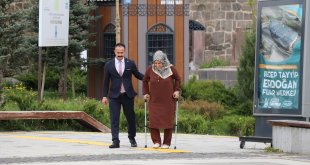 Şehit Selçuk Paker'in annesi Sevgi Daşdemir, Erzurum'da gazetecilere açıklama yaptı