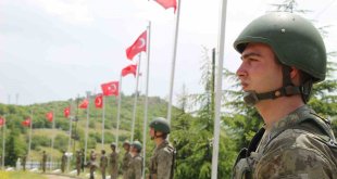 Bingöl'de kalleşçe şehit edilen 33 asker anıldı