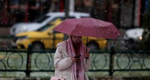 Erzincan'da sağanak yağış aralıklı etkisini sürdürüyor