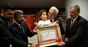 AK Parti Erzurum milletvekilleri mazbatalarını aldı