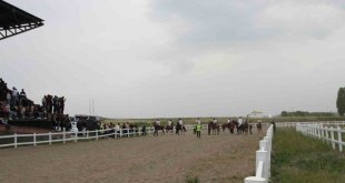 19 Mayıs etkinliğinde 'at yarışı' heyecanı