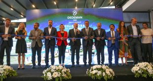 Van Gölü kıyısına inşa edilen 157 yatak kapasiteli otel hizmete açıldı