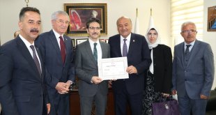 AK Parti Erzincan Milletvekili Süleyman Karaman mazbatasını aldı