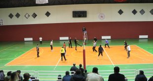 Karlıova'da voleybol turnuvası yapıldı