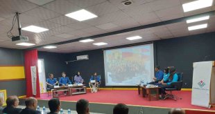 Ağrı'da "Anadolu Mektebi Yazar Okumaları" projesi paneli düzenlendi