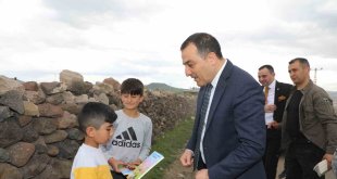 Kars Valisi Öksüz, Digor'da bir takım ziyaretlerde bulundu