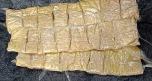 Bitlis'te 2 yolcunun üst aramasında 10 kilogram eroin ele geçirildi