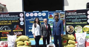 Ağrı'da "Tohum-Sıvat Dağıtımı ve Makine Tanıtım Töreni" düzenlendi