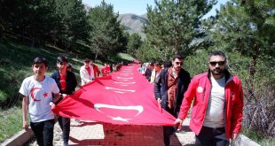 Şehitler için üç bin rakımlı tepeye çıktılar