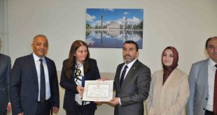 AK Parti Kars Milletvekili Adem Çalkın, mazbatasını aldı