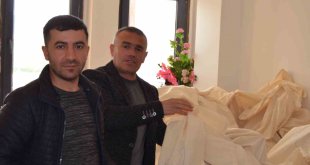 Varto'da sandık başkanları torbalarını seçim bürosundan aldılar