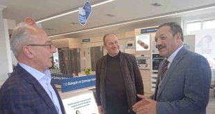 Karataş, seçim çalışmalarını merkezde sürdürdü