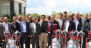 Elazığ'da üreticilere süt sağım makinası desteği